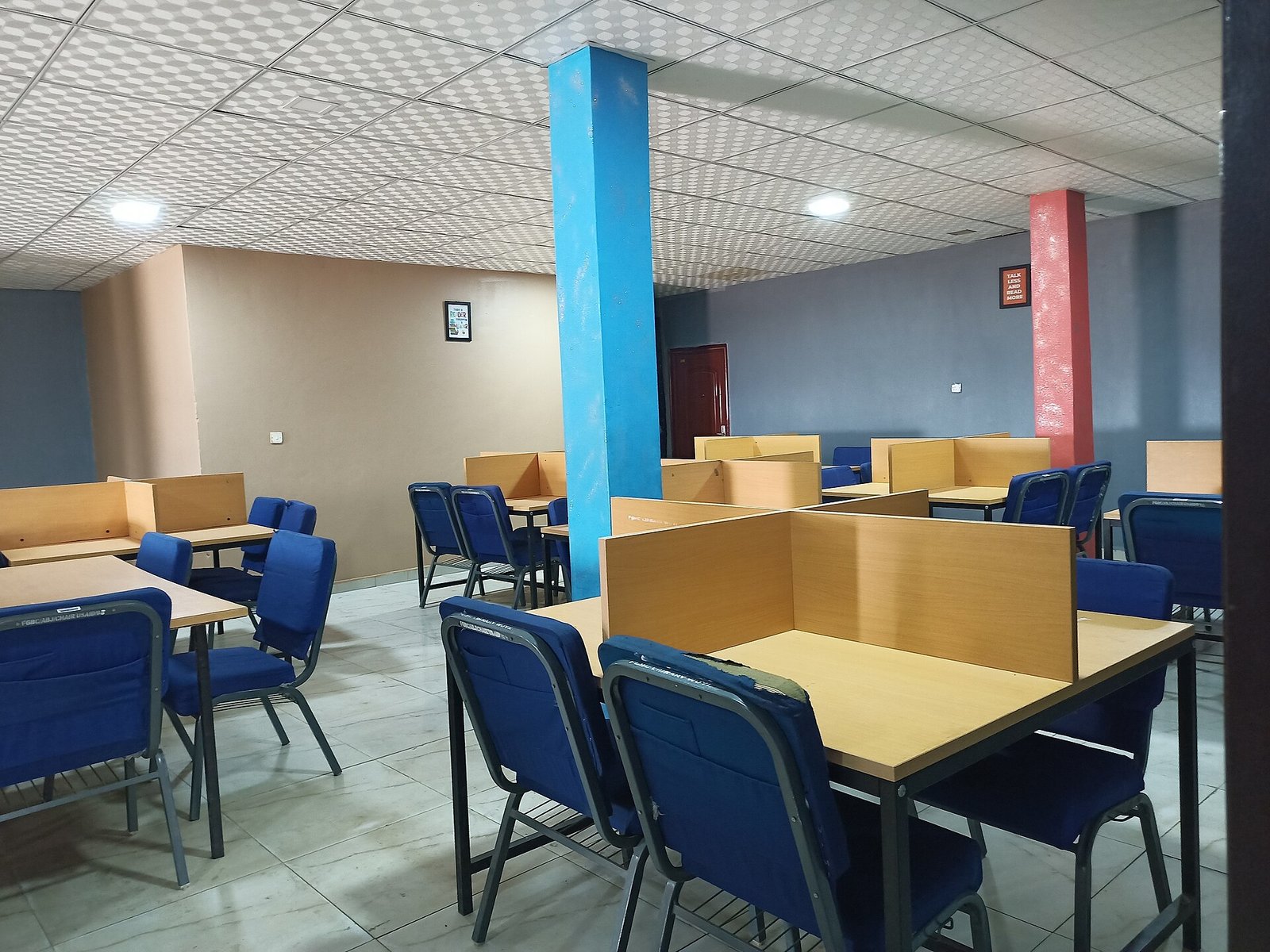 Federal Government Boys College Abuja Library — photo by Oby Ezeilo (Wikimedia Commons, CC BY 4.0)