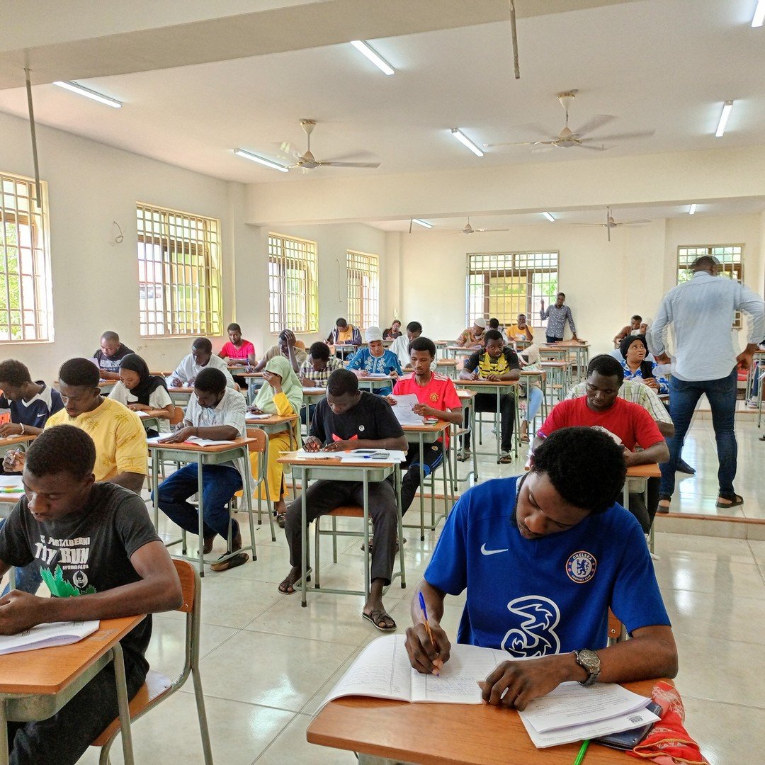 Lakeside University College, Students in Exams Hall — photo by Asaalah1 (Wikimedia Commons, CC BY 4.0)